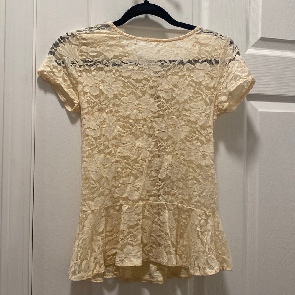 Juniors cream lace peplum top